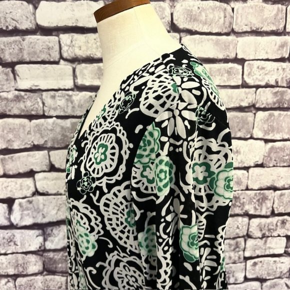 Charter Club Black, White & Green V-Neck Blouse Size 1X - Picture 5 of 9